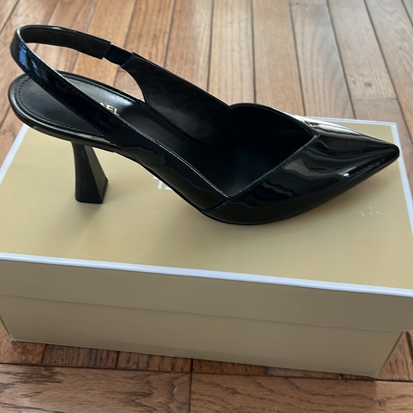 Michael kors Women's Chelsea Pointed-Toe Slip-On Slingback Pumps - Picture 6 of 8